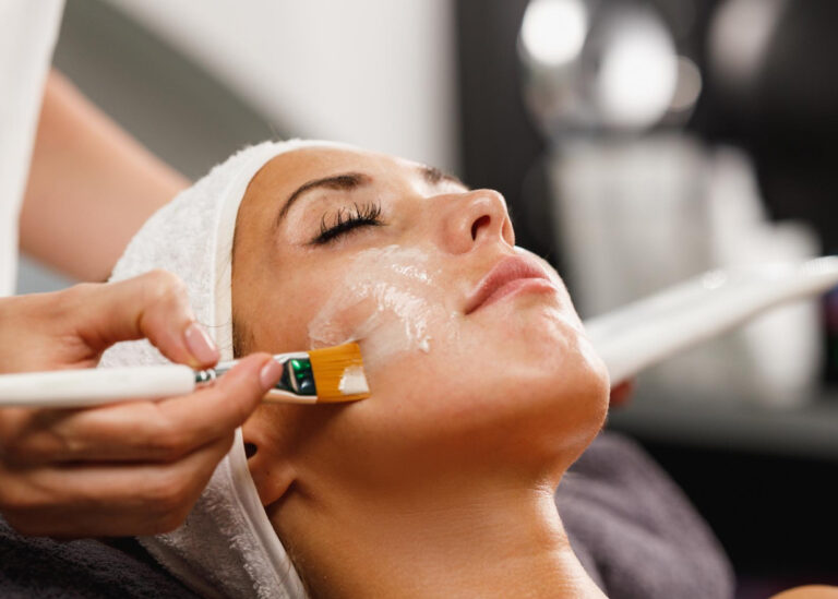 tratamente faciale refresh peel